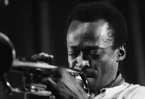 Miles Davis 1969 auf dem Pariser Jazzfestival.