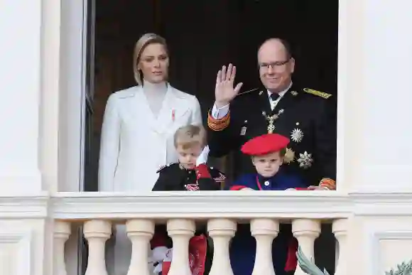 Fürstin Charlène von Monaco und Fürst Albert II. mit ihren Kindern Jacques und Gabriella am 19. November 2019