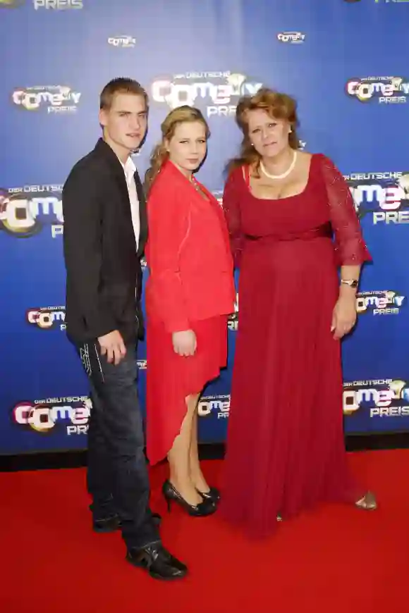 Peter Wollny Sarafina Wollny und Silvia Wollny auf dem roten Teppich der Verleihung des Deutschen Comedy Preises 2013