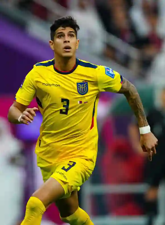 Piero Hincapié spielt für Ecuador bei der WM 2022