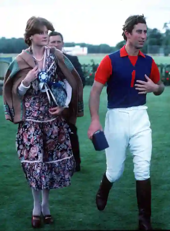 Lady Sarah Spencer und Prince Charles bei einem Polospiel im Jahr 1977.