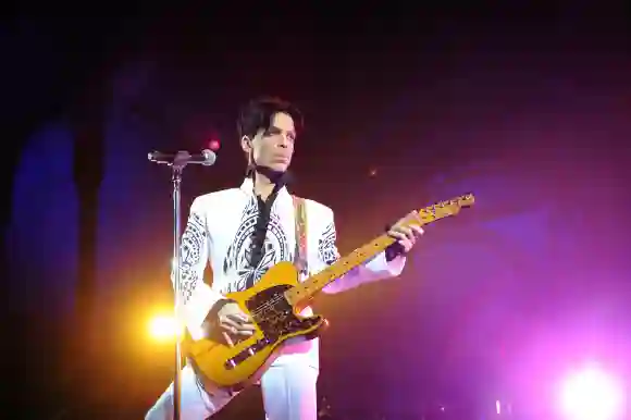 Prince bei einem Live-Auftritt in Paris, Frankreich, im Jahr 2009