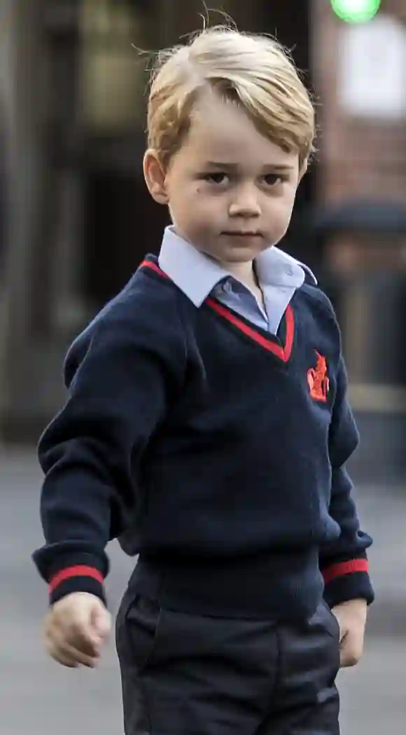 Prinz George von Cambridge kommt am 7. September 2017 zu seinem ersten Schultag bei Thomas's Battersea in London, England an