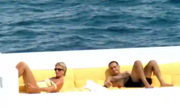 Prinzessin Diana und Dodi Al-Fayed auf einer Yacht im italienischen Portofino
