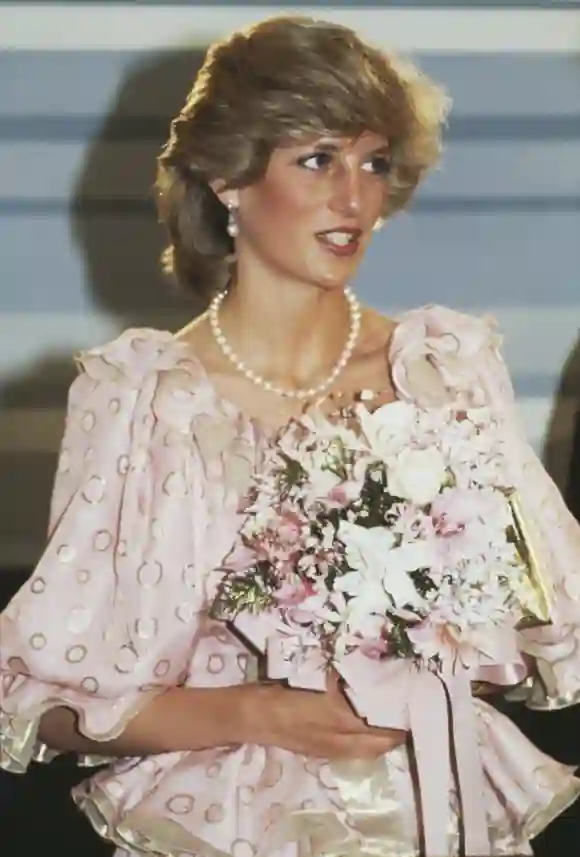 Prinzessin Diana im rosa Kleid