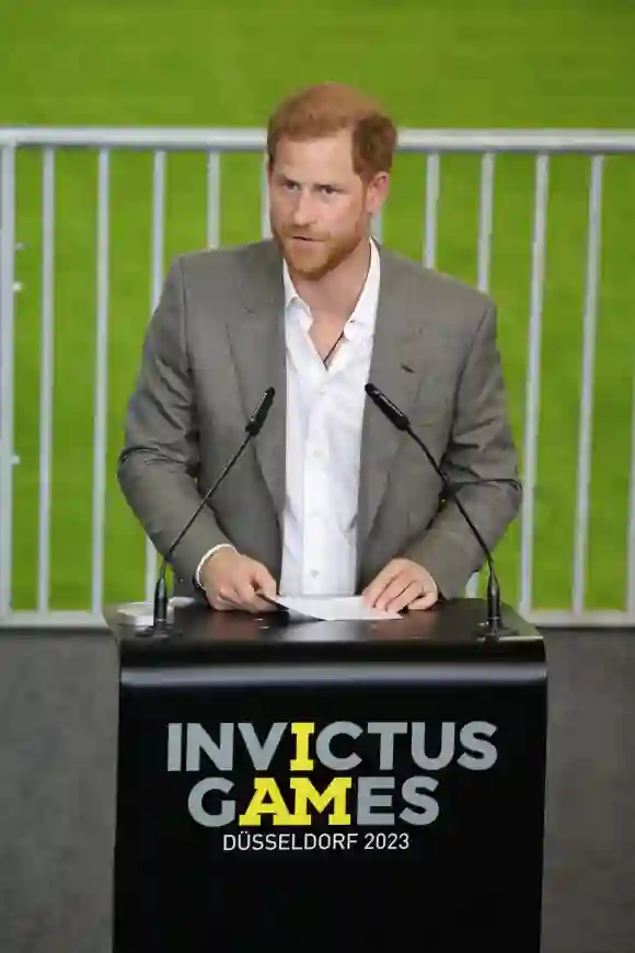 Prinz Harry hält seine Rede in der Merkur Spiel-Arena in Düsseldorf