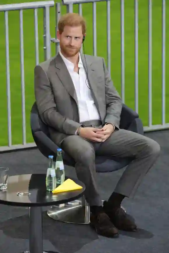 Prinz Harry bei der Pressekonferenz in Düsseldorf ein Jahr vor Beginn der Invictus Games