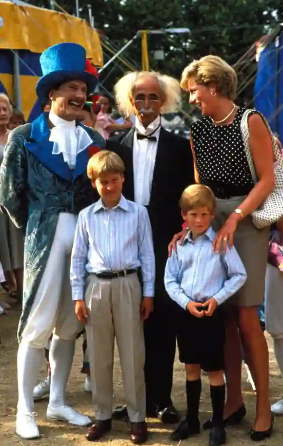 Prinz William, Prinz Harry und Lady Diana beim Besuch im Zirkus