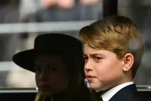 Prinzessin Charlotte und Prinz George bei der Beerdigung von Königin Elisabeth II.