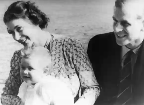 Königin Elisabeth II., Prinz Philip und der kleine Prinz Charles