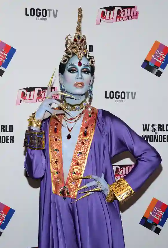 Raja ist eine Drag Queen und Gewinnerin der Show „RuPaul's Drag Race“