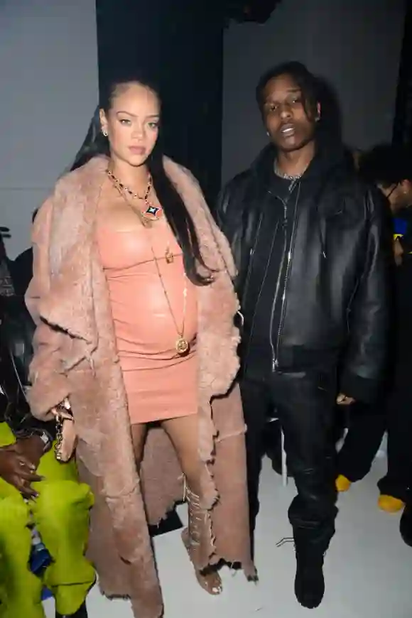 Rihanna und ASAP Rocky bei der Paris Fashion Week Ende Februar 2022