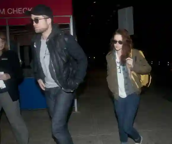 Robert Pattinson und Kristen Stewart am JFK-Flughafen in New York, 2012, „Twilight“