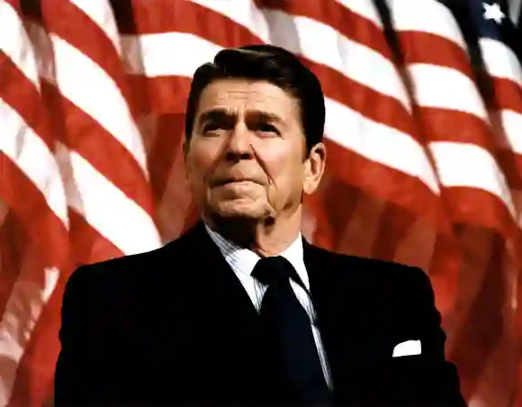 Der ehemalige US-Präsident Ronald Reagan spricht auf einer Kundgebung für Senator Durenberger am 8. Februar 1982.