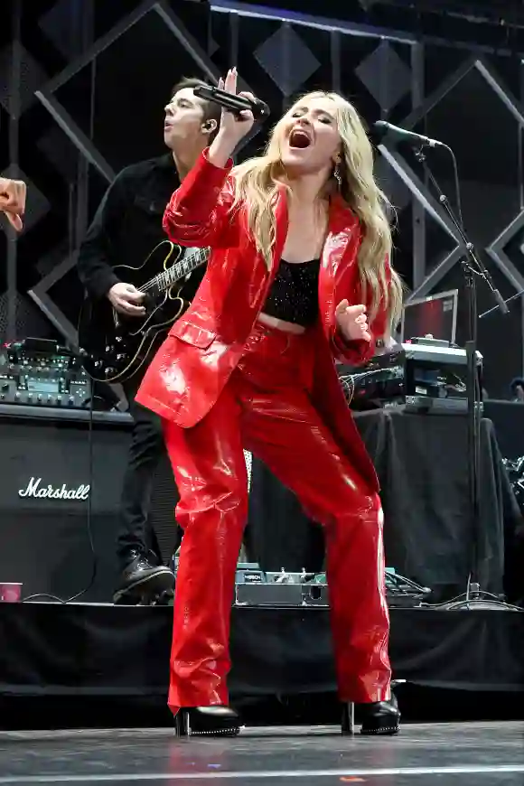 Sabrina Carpenter auf der Bühne beim Konzert in Atlanta, Georgia 2018