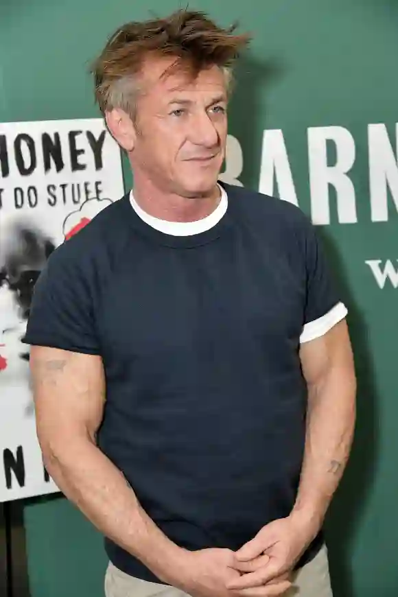 Sean Penn diskutiert am 28. März 2018 auf dem Barnes & Noble Union Square über sein neues Buch "Bob Honey, der nur Sachen macht: Ein Roman"
