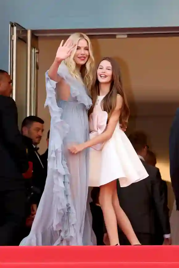 Sienna Miller und Tochter Marlowe auf dem Red Carpet in Cannes