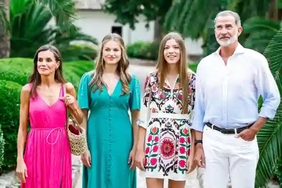 Die spanischen Royals rund um König Felipe, Königin Letizia und Töchter Sofia und Leonor im Urlaub