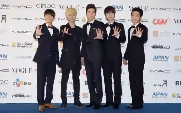 Super Junior kommt für APAN Star Road während des 17. Busan International Film Festival (BIFF) am Haeundae Strand an