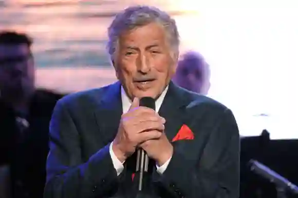 Tony Bennett tritt auf der Bühne bei der Eröffnungsfeier des Statue Of Liberty Museum am 15. Mai 2019 auf.