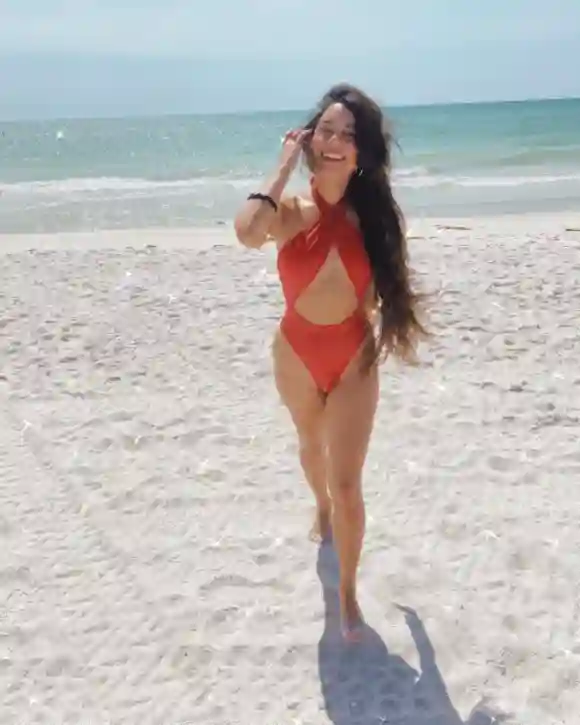 Vanessa Hudgens postet ein Bild im knappen Badeanzug am Strand auf Instagram