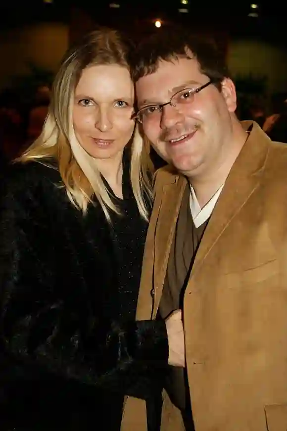 Elton und seine Frau Yvonne im Jahr 2004