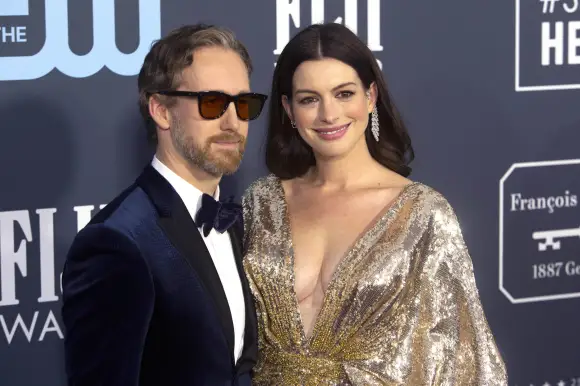 Adam Shulman mit Ehefrau Anne Hathaway
