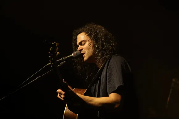 Alex Vargas bei einem Konzert im Hole 44 in Berlin, 9. März 2023. Alex Vargas Konzert Berlin *** Alex Vargas at a concer