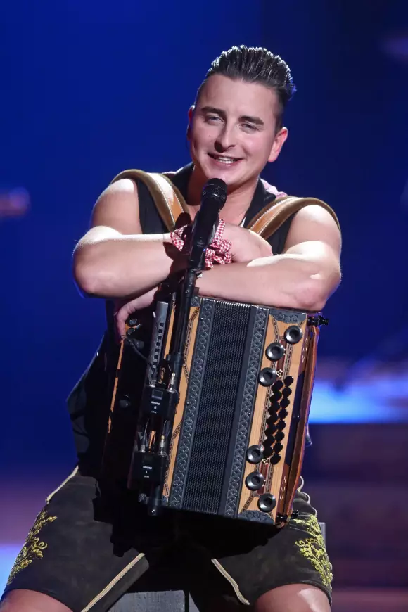 Auch die Steirische durfte bei der ersten TV-Show nicht fehlen