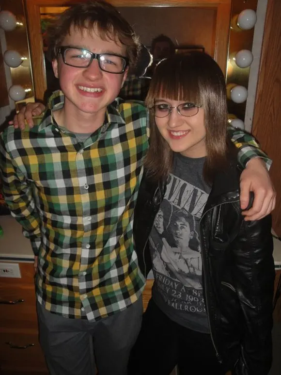 Angus T. Jones mit seiner Freundin 2012
