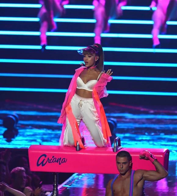 Ariana grande bei den MTV Video Music Awards 2016