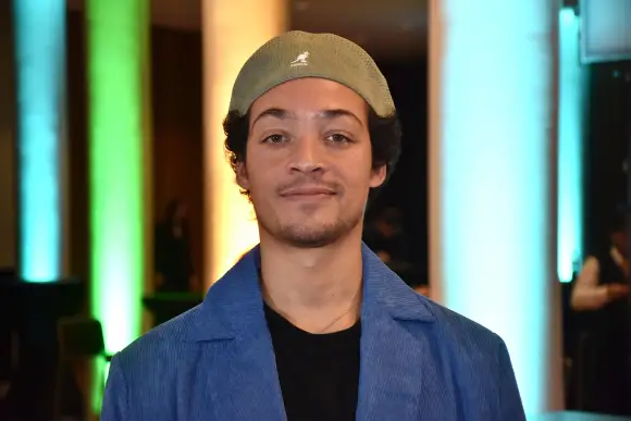 Aurel Mertz ist ein absolutes Multitalent. Der 34-Jährige ist Comedian, Moderator, Podcaster und Schauspieler.