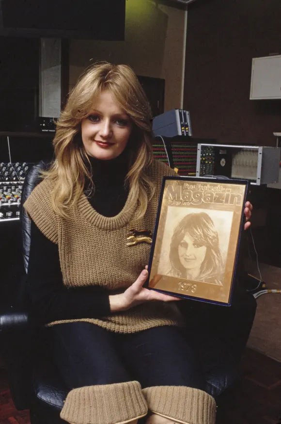 Bonnie Tyler mit gold