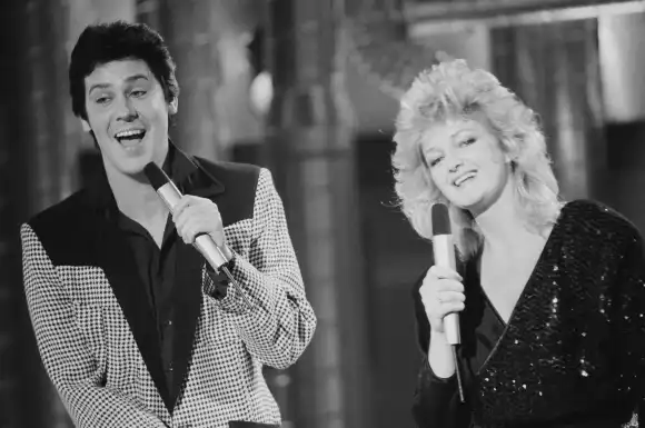 Bonnie Tyler singt in der Channel 4 Christmas Show