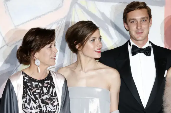 Caroline von Monaco mit Charlotte Casiraghi und Pierre Casiraghi