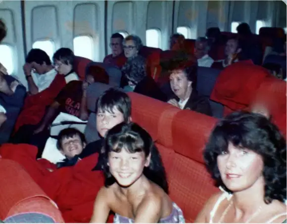 Hier fliegt Catherine Zeta-Jones auf ihrem ersten Flug in die USA