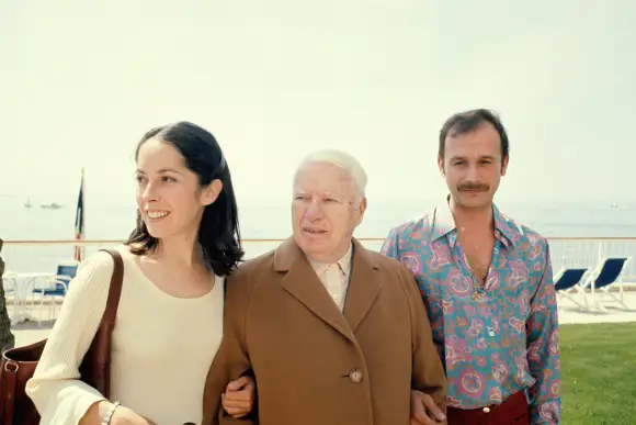 Charlie Chaplin mit seiner Familie