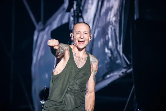 Chester Bennington von Linkin Park tritt auf der Bühne auf