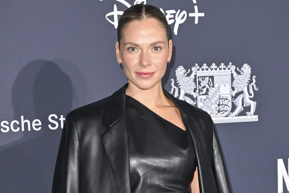 cheyenne pahde heiß freizügig tanga bikini körper