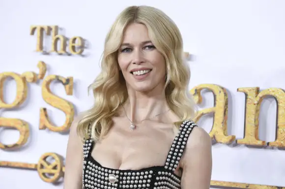 Claudia Schiffer Premiere „The King s Man“ 2021