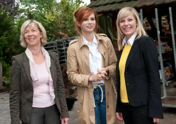 Doris Ahne, Schauspielerin Nora Tschirner und Nora Weisbrod