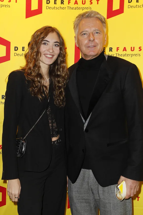 Emmy Pilawa ist die hübsche Tochter von Jörg Pilawa