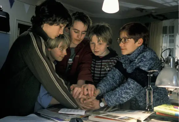 Hauke Diekamp, Hans Broich-Wuttke, Philipp Peters-Arnold), Frederick Lau und Francois Göske 2002 im Film „Das filegende Klassenzimmer“
