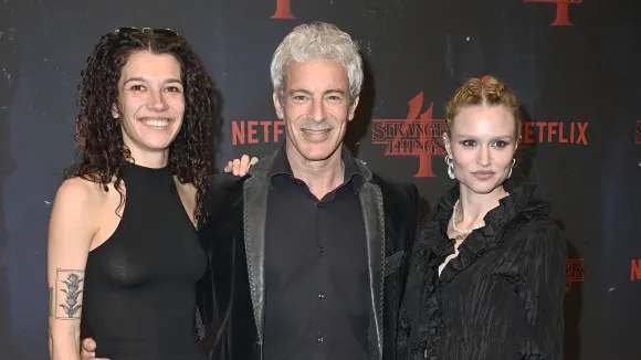 Gedeon Burkhard mit Freundinnen Sasha-Veduta und Ann-Britt Dittmar