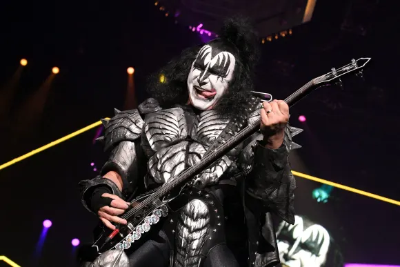 KISS tritt im Staples Center auf