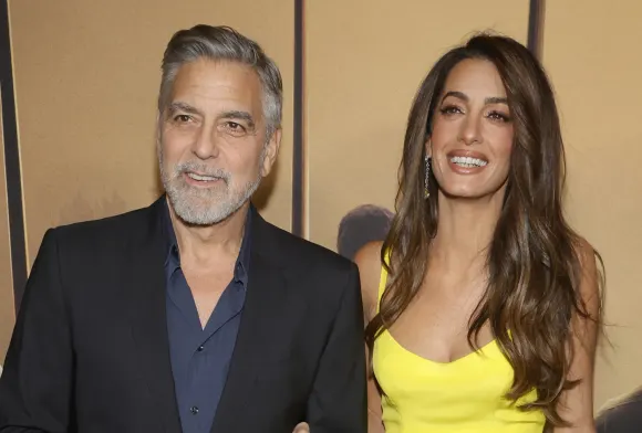 George Clooney und seine Frau Amal Clooney im Jahr 2023