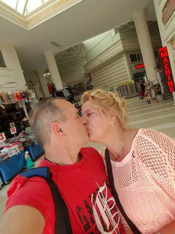 Silvia Wollny und irh Freund Harald küssen sich