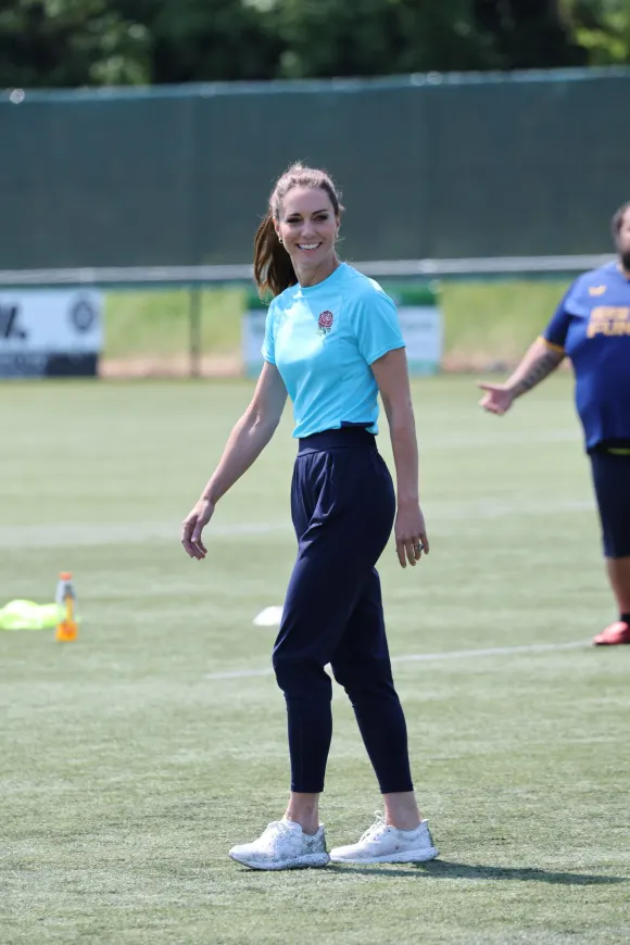 Herzogin Kate auf dem Rugby-Feld