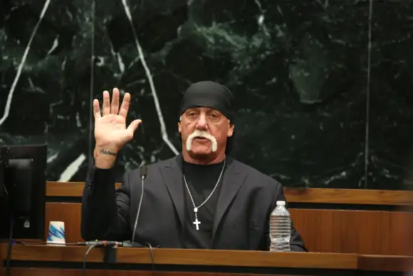 Wrestler Hulk Hogan bei einer Gerichtsverhandlung 2016