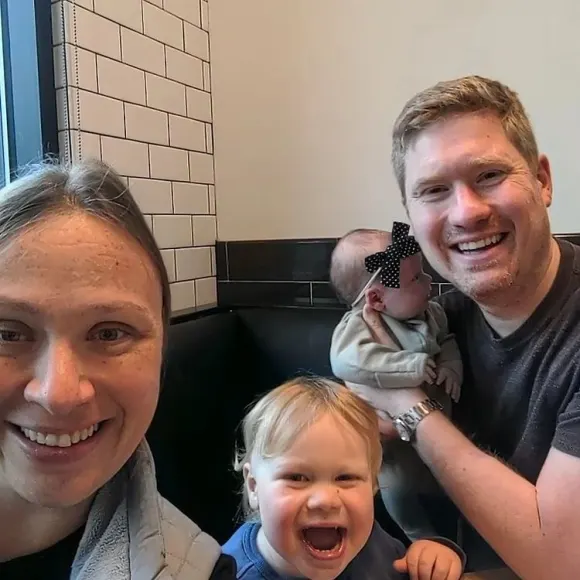 Janina Reimann und ihr Gatte Coleman mit ihren Kindern